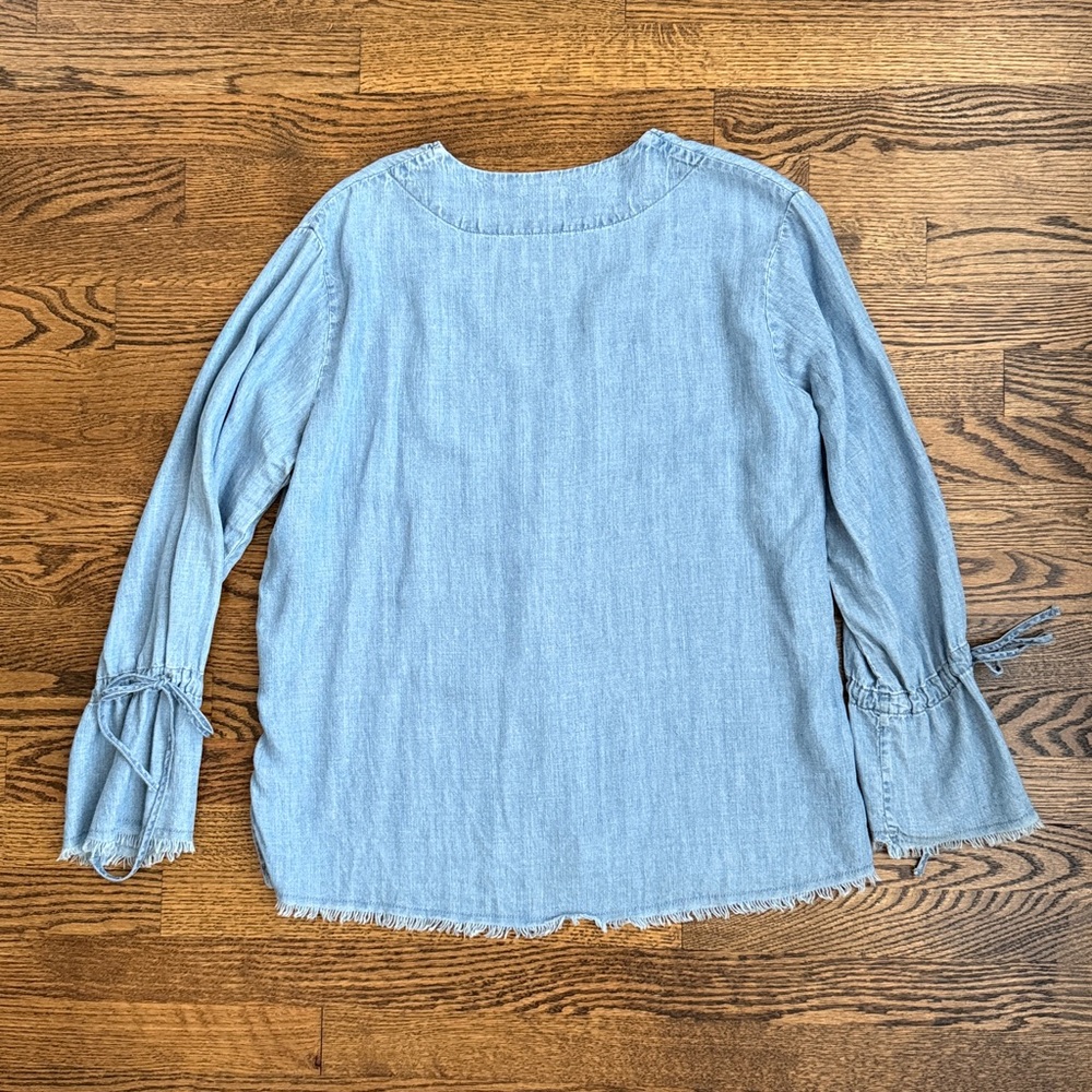Rails Zimi Chambray V-Neck Blouse with bell sleeves. Excellent Condition! - Picture 3 of 4